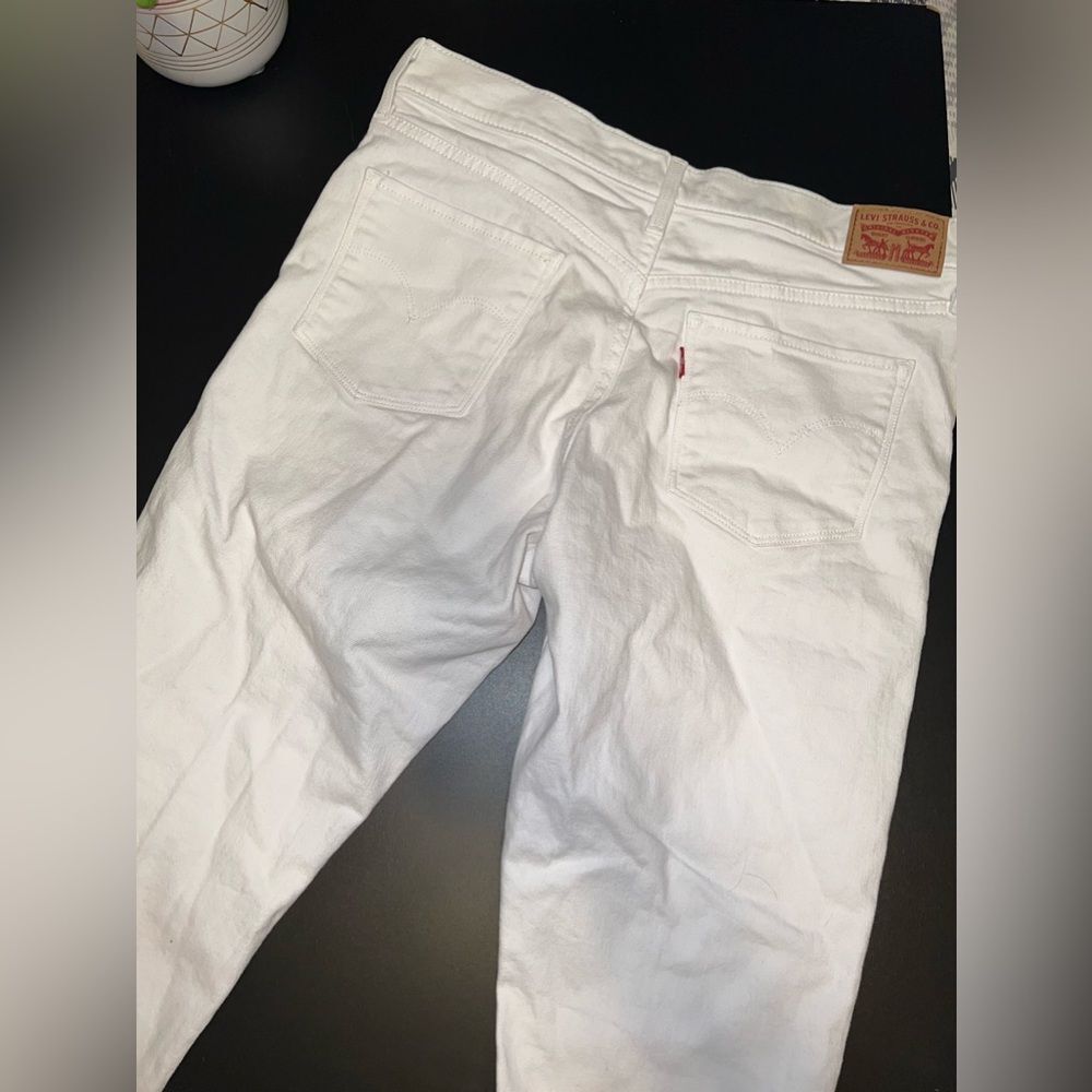 Levi's Solid White 311 Shaping Denim Jean Capris Size 32 EUC - Picture 7 of 8